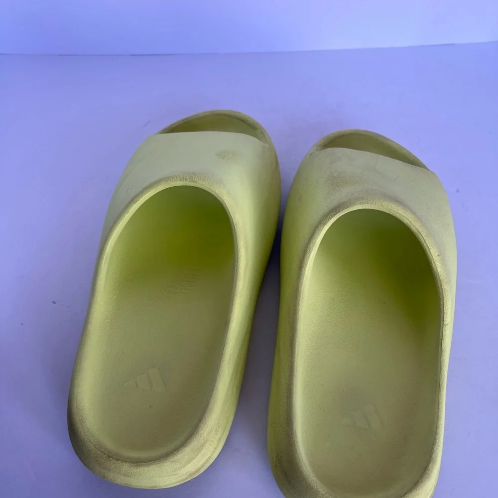 Yeezy Slides‎ in Neon Yellow